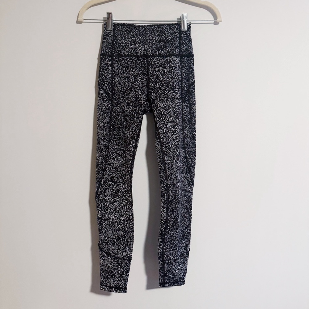 Lululemon - In Movement Black and White Print Leggings
